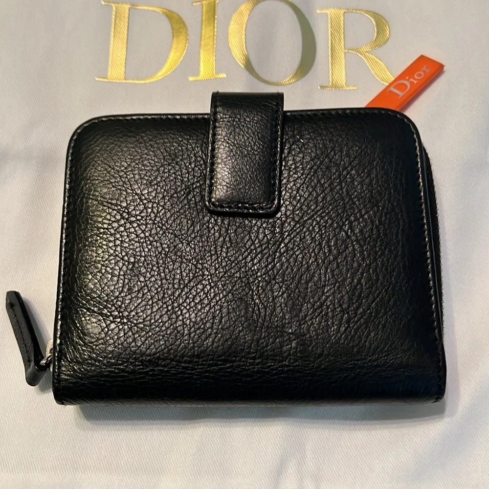FLASH SALE🔥🔥PRISTINE💗 DIOR SPECIAL EDITION “REMOVE BEFORE FLIGHT WALLET”💗💗💗